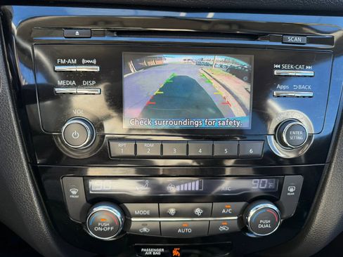 Used 2016 Nissan Rogue SV image 25