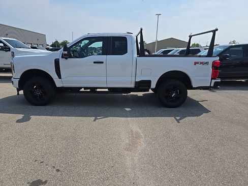 Used 2024 Ford F250 XL w/ STX Appearance Package AWD/4WD image 3