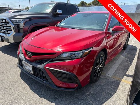 Used 2024 Toyota Camry SE FWD image 3