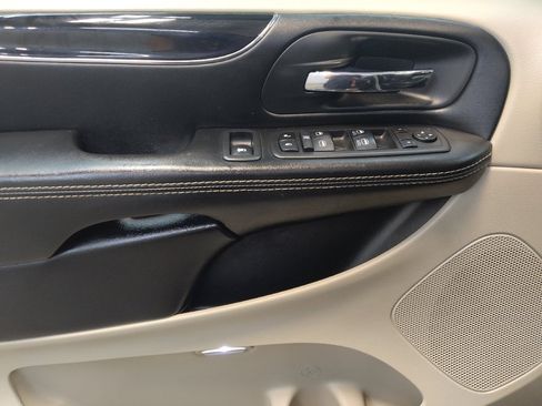 Used 2019 Dodge Grand Caravan SXT FWD image 27