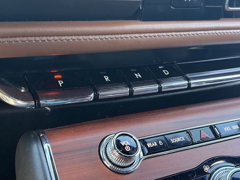Certified 2022 Lincoln Aviator Reserve AWD/4WD image 28