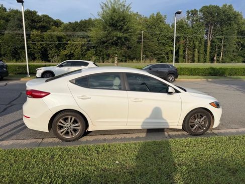 Used 2017 Hyundai Elantra SE FWD image 11