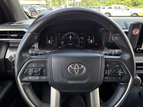 Used 2025 Toyota 4Runner SR5 AWD/4WD image 32