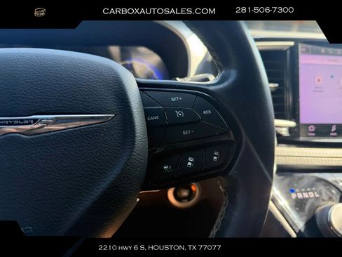 Used 2021 Chrysler Pacifica Touring w/ S Appearance Package FWD image 12