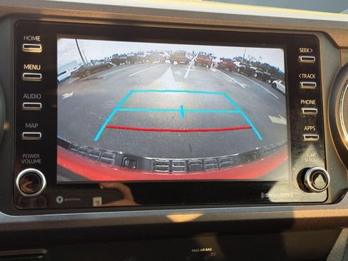 Used 2020 Toyota Tacoma TRD Off-Road AWD/4WD image 22