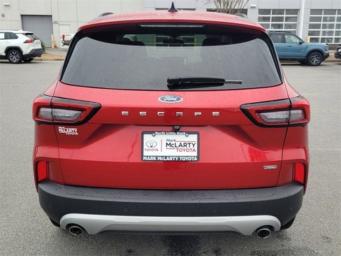 Used 2025 Ford Escape SE image 10
