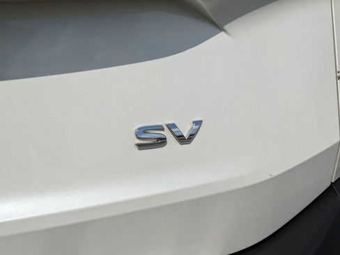 Used 2023 Nissan Rogue SV image 9