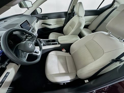 Used 2025 Nissan Altima 2.5 SV FWD image 13