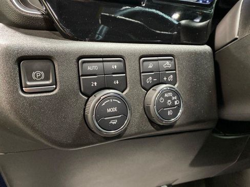 Used 2022 Chevrolet Silverado 1500 LTZ AWD/4WD image 25