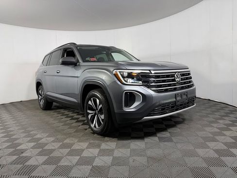 Used 2025 Volkswagen Atlas SE FWD image 3