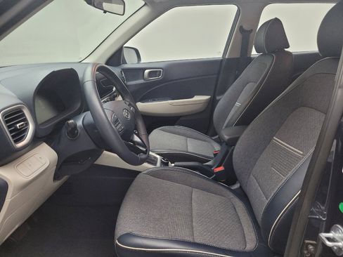 Used 2023 Hyundai Venue Limited FWD image 17