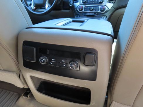 Used 2019 Chevrolet Suburban LT w/ Luxury Package image 35