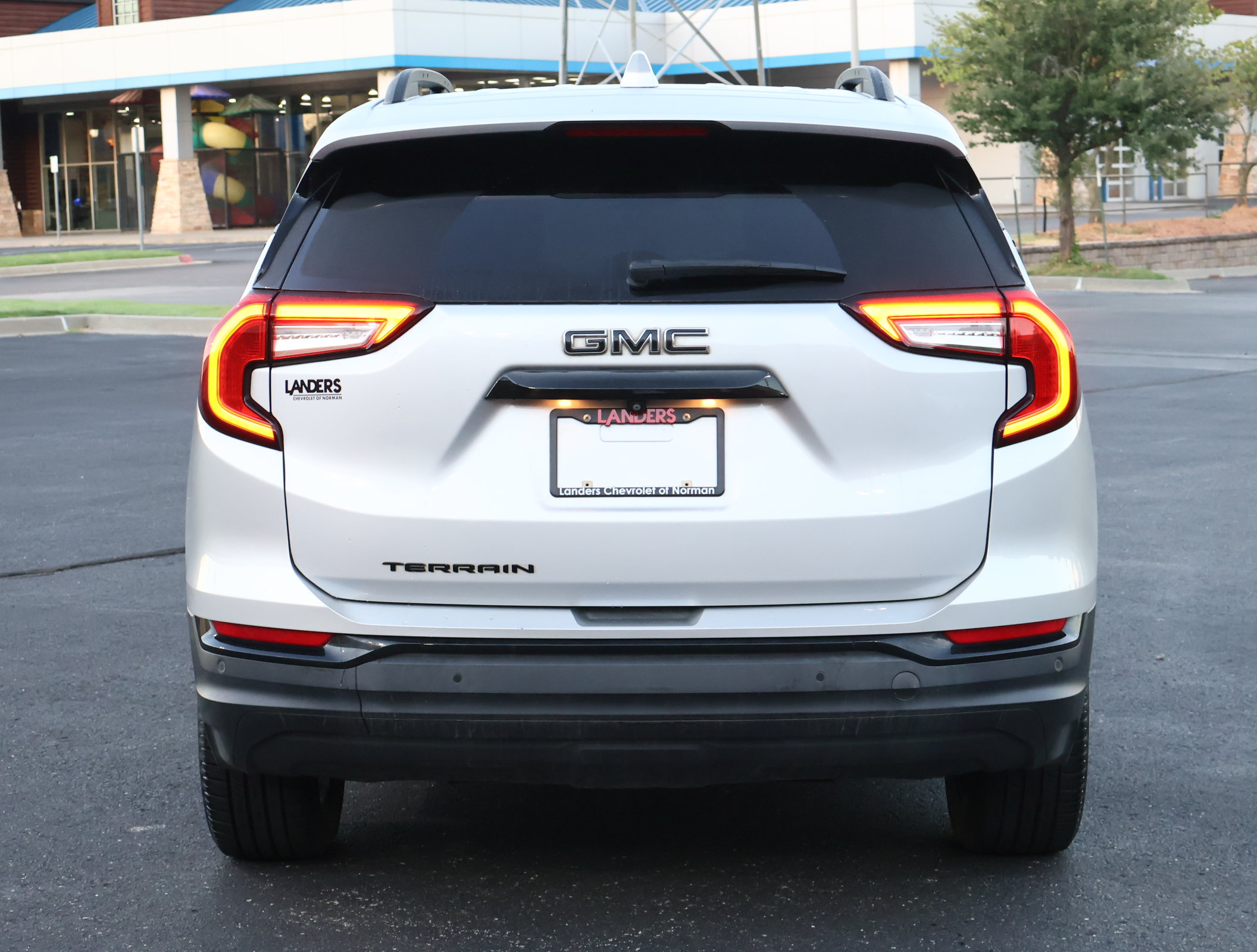 Used 2022 GMC Terrain SLT w/ Infotainment Package II FWD image 34