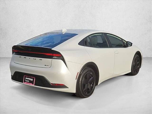 Used 2025 Toyota Prius LE FWD image 5