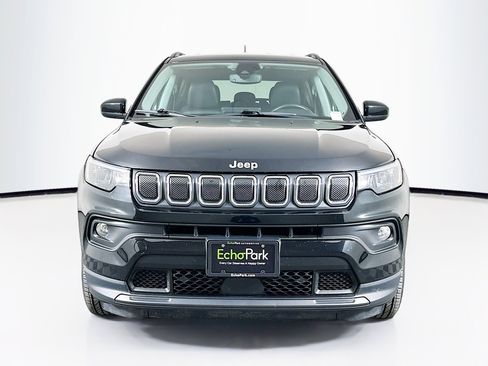 Used 2022 Jeep Compass Latitude image 2