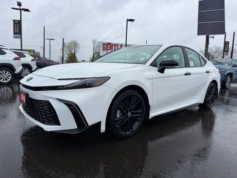 New 2026 Toyota Camry Hybrid image 4