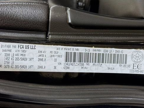Used 2020 Jeep Grand Cherokee Altitude AWD/4WD image 32