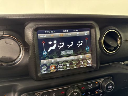 Used 2021 Jeep Wrangler Unlimited Sahara AWD/4WD image 18