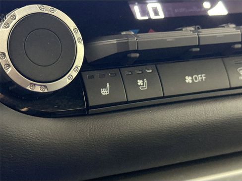 Used 2023 Toyota Tundra Platinum AWD/4WD image 8
