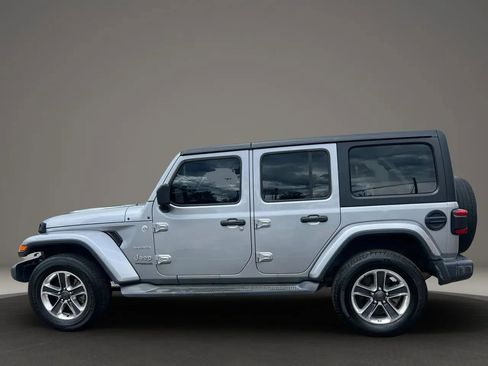 Used 2018 Jeep Wrangler Unlimited Sahara w/ Dual Top Group AWD/4WD image 8