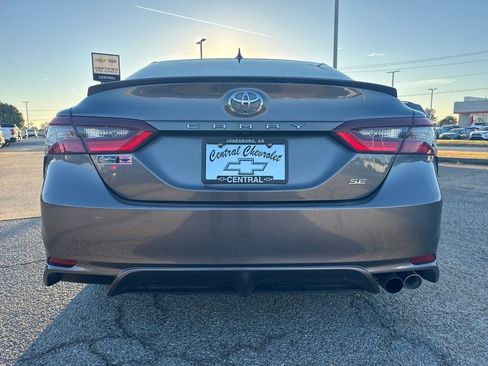 Used 2024 Toyota Camry SE image 4