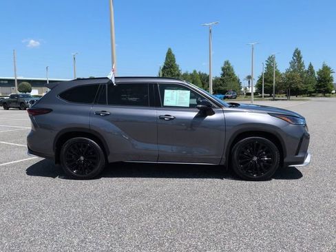 Certified 2024 Toyota Highlander XSE FWD image 3