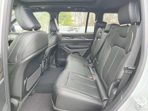 New 2025 Jeep Grand Cherokee Limited AWD/4WD image 13