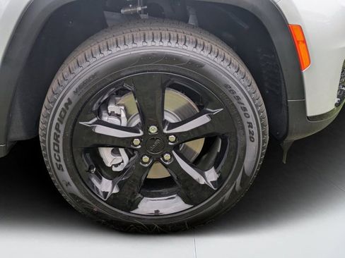 New 2025 Jeep Grand Cherokee L Limited w/ Black Appearance Package image 9