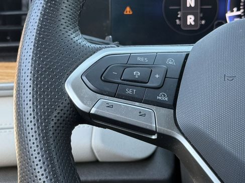 Used 2025 Volkswagen Tiguan SEL R-Line AWD/4WD image 13