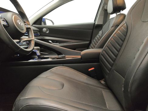 Used 2023 Hyundai Elantra Limited FWD image 17