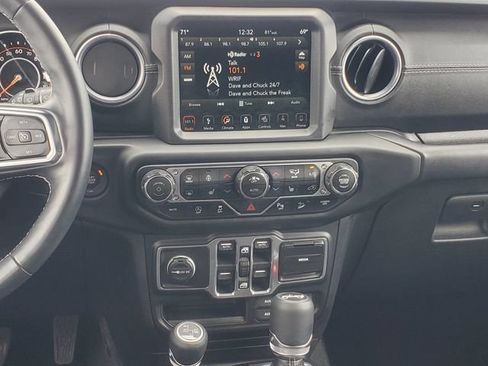 Used 2018 Jeep Wrangler Unlimited Sahara AWD/4WD image 29