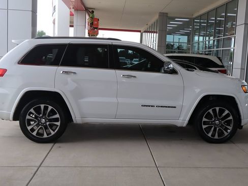 Used 2018 Jeep Grand Cherokee Overland AWD/4WD image 11