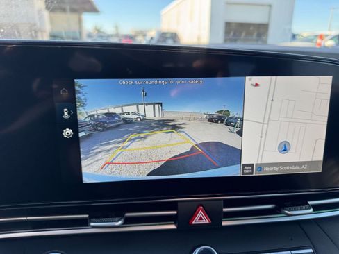 Used 2025 Hyundai Elantra Limited image 17