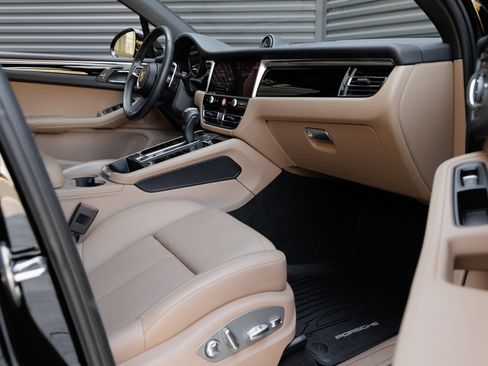 Certified 2026 Porsche Macan AWD/4WD image 36