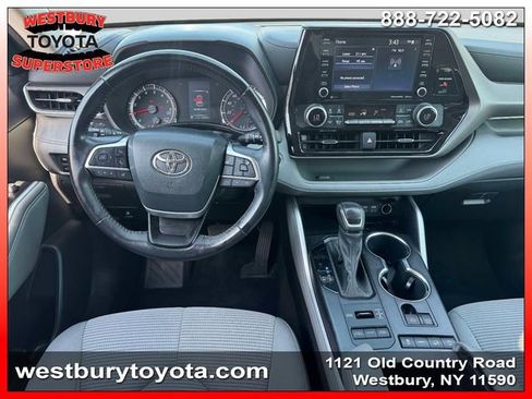 Used 2022 Toyota Highlander LE AWD/4WD image 17