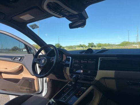 Used 2025 Porsche Macan AWD/4WD image 14