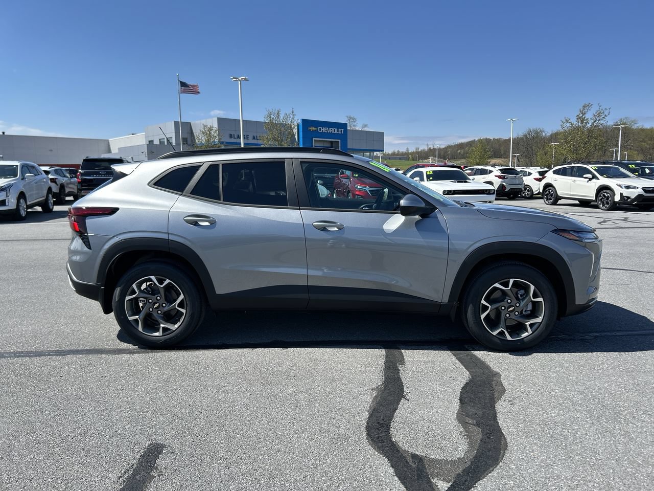 New 2026 Chevrolet Trax LT w/ Sunroof Package FWD image 8