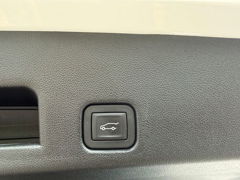 Used 2026 Chevrolet Traverse LT AWD/4WD image 9