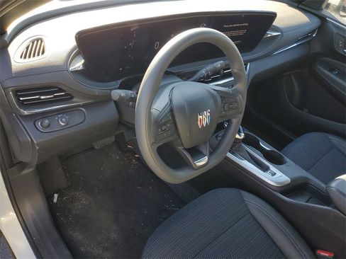 Used 2025 Buick Envista Preferred image 10