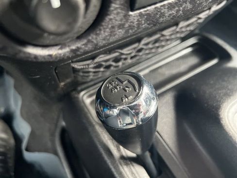 Used 2016 Jeep Wrangler Unlimited Rubicon w/ Connectivity Group image 12