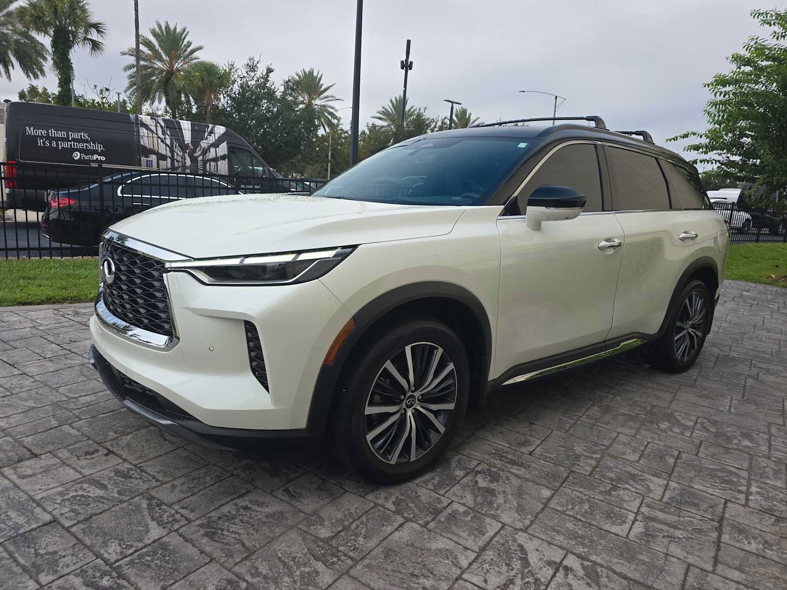 Certified 2024 INFINITI QX60 Autograph w/ Cargo Package AWD/4WD image 9