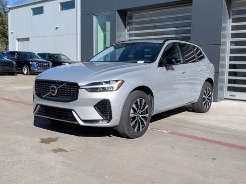 Used 2025 Volvo XC60 B5 Plus image 5