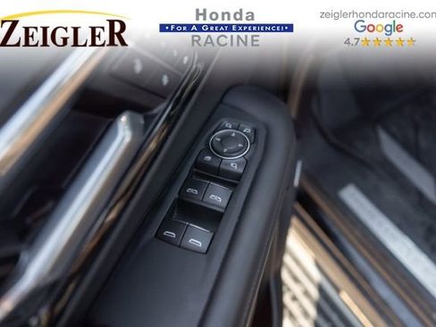 Used 2025 Chevrolet Suburban High Country image 18