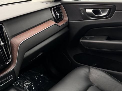 Used 2023 Volvo XC60 B5 Plus image 33