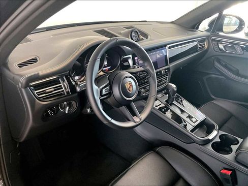 Used 2026 Porsche Macan image 7