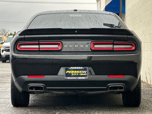 Used 2018 Dodge Challenger SXT image 5