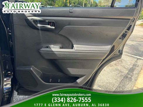 Used 2021 Toyota Highlander XSE FWD image 33