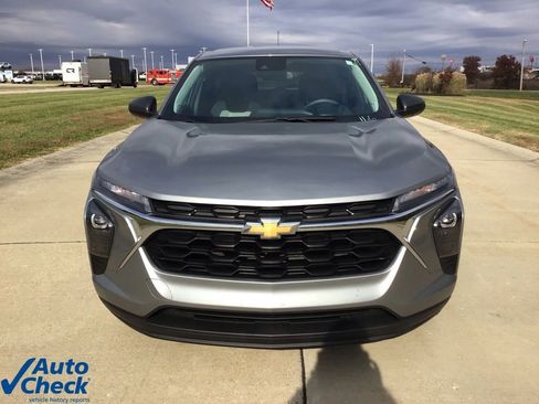 Used 2024 Chevrolet Trax LS w/ Driver Confidence Package image 9