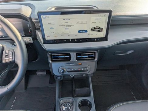 Used 2025 Ford Maverick Lobo image 10