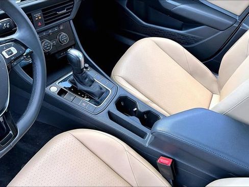 Used 2020 Volkswagen Jetta SE w/ SE Cold Weather Package FWD image 17